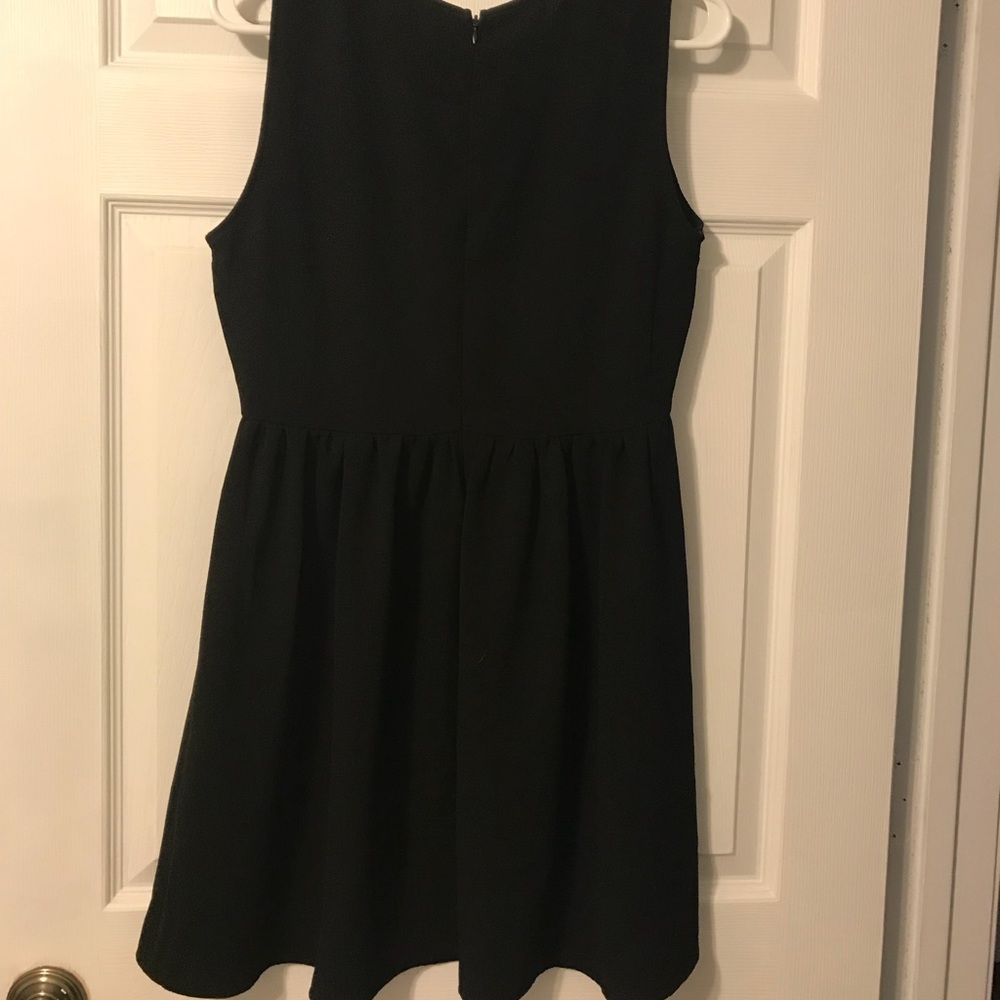 Short black dress - Picture 3 of 3